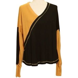 SUGARFOX LONG SLEEVE V-NECK TWO-TONE TOP IN MUSTARD AND BLACK WITH THUMBHOLES